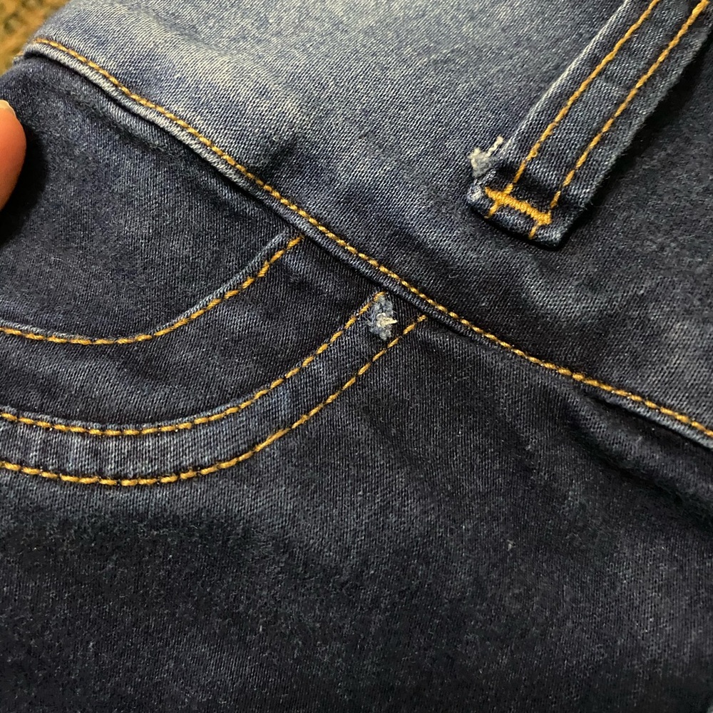 Booty Popping Jeans - Picture 5 of 11
